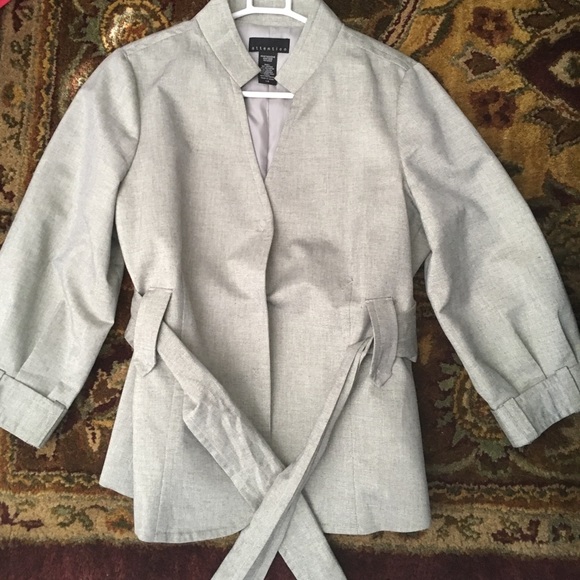 Blazer - Picture 4 of 4